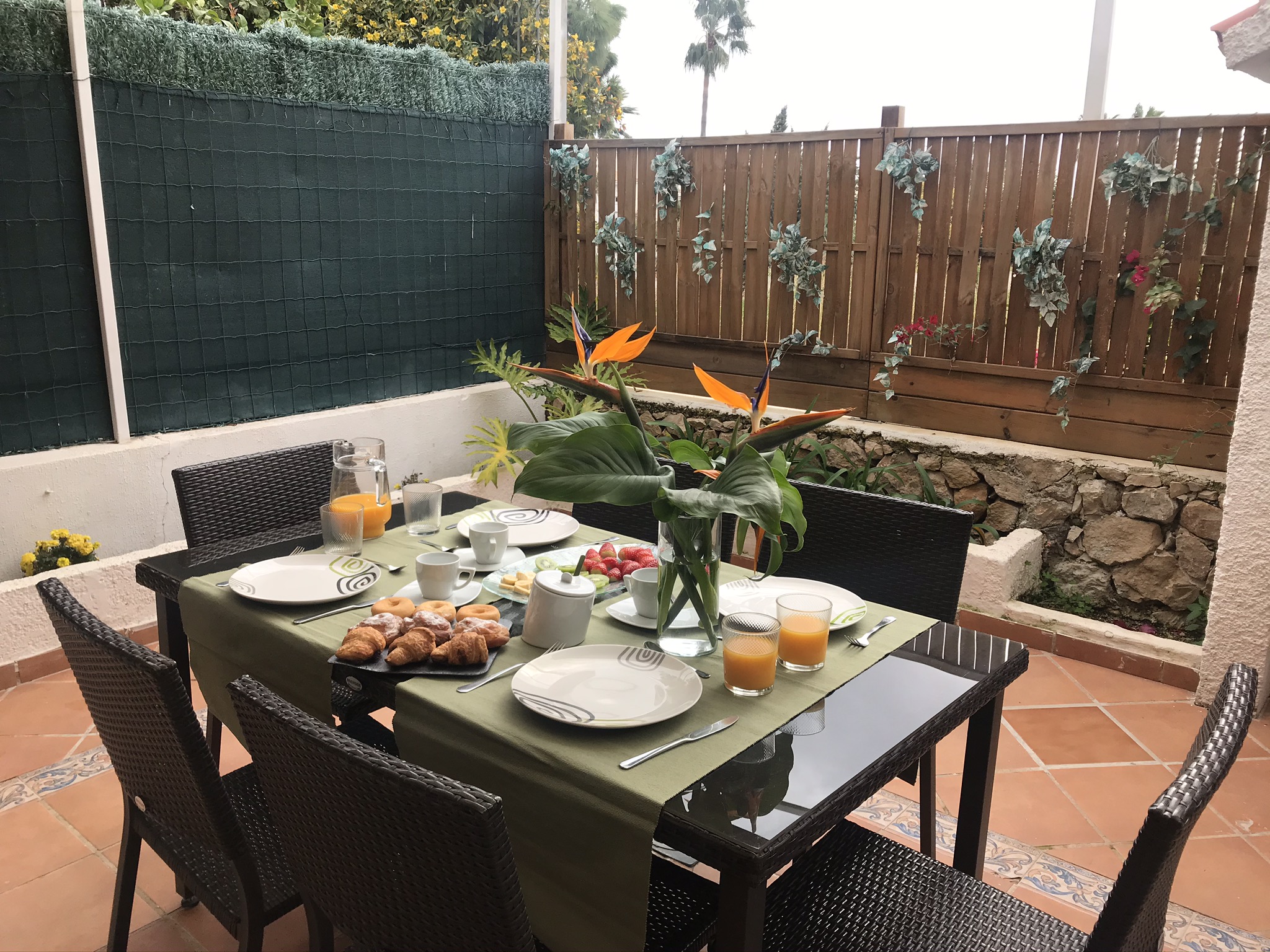 Desayuno en la terraza con vistas